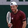 Griekspoor bereikt Grand Slam-mijlpaal na slopende vijfsetter op Roland Garros