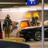 Elektrische auto blussen lastig voor brandweer: 'Verbieden in ondergrondse garages'