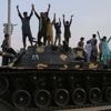 India zegt dat Pakistan staakt-het-vuren schendt en waarschuwt dat leger hard zal terugslaan