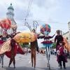 Straßenumzug: Karneval der Kulturen tanzt im Osten Berlins