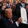 Wat is Trumps ‘Genius Act’? En moet Europa vrezen voor de euro?