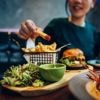 IN KAART. Belgen geven 35 procent meer uit aan lunch dan Nederlanders: in deze gemeenten wordt het meest uitgegeven