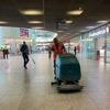 Kampf gegen Grafitti und Kaugummis : Deutsche Bahn macht Frühjahrsputz in Berliner Bahnhöfen