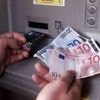 Paiements et retraits à l’étranger : 3 points à maîtriser pour limiter les frais en voyage