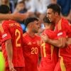 Spanje draait het helemaal om in slotfase en voorkomt Roemeense stunt
