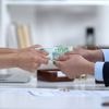 Met alle risico’s van dien: 20% weet niet hoeveel hun partner verdient of op de spaarreke­ning heeft staan