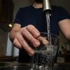 PODCAST. Deux mois sans eau potable, drame dans une carte postale et "Gardez le foot à la maison" : ça dit quoi ce 4 septembre ?