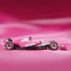 In beeld | Formule 1-team Racing Bulls met knalroze auto aan de start in Miami