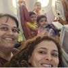 El último selfie de una familia antes del accidente del avión de Air India: "Eran una pareja ambiciosa que quería lo mejor para sus hijos"