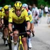 Ploegmaats Van Aert zetten zich op kop van het peloton, De Bondt mee in kopgroep