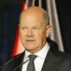 Keine „abschätzige Äußerung“ zu Chialos Hautfarbe: Staatsanwaltschaft wertet Scholz’ „Hofnarr“-Ausraster lediglich als Kritik an der CDU