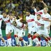 Acht-Tore-Drama mit Elfmeterschießen im DFB-Pokal: Titelverteidiger VfB Stuttgart zittert sich gegen Braunschweig in Runde zwei