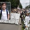 1.000 mensen herdenken Fabian (11) met wake en mars naar politiecommissariaat: roep om gerechtigheid klinkt luid