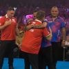 Wat ons land gisteren niet lukte, kan Wales wel: Gerwyn Price en Jonny Clayton winnen makkelijk van Filipijnen