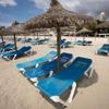 Woede over ‘digitale handdoek’: strandstoelen op Mallorca voortaan alleen nog via app te reserveren