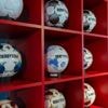 Niet helemaal rond, gemaakt in Pakistaanse fabriek en Ajax gebruikt 'm niet: alles over de eredivisiebal
