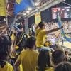 Auf Auswärtsfahrt mit den Fans von Alba Berlin: Mit Trommeln, Aperol – und Bautz’ner Senf