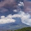EN IMAGES. En Sicile, l'Etna entre en éruption et crache un énorme panache de fumée au-dessus de Catane