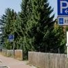 Posse um zugeparkte Dorfstraße: Ungewollter Schilderwald sorgt im sächsischen Störmthal für Ärger