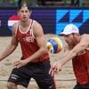 Alexander Brouwer en Steven van de Velde verslaan wereldkampioenen in kwartfinale EK beachvolleybal