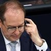 SPD bisher zögerlich: Dobrindt will Bundespolizei mit Elektroschock-Waffe ausstatten