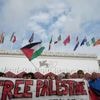 Glamour und Protest in Venedig: Protest vor Filmfest Venedig: „Free Palestine“-Banner