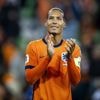 Van Dijk met kinderen veld op na goal in Groningen: 'Terugkeer is heel bijzonder'