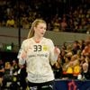 Tess Lieder heeft laatste handbalduel al gekeept nadat ze bal in gezicht kreeg