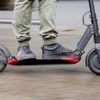 Radfahrer flüchten vom Unfallort: E-Scooter-Fahrer nach Zusammenstoß in Berlin verletzt