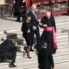 Biden onder druk door onthullingen over ge­zondheid: adviseurs zagen hem in rolstoel belanden