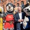Berliner Hoffest rund ums Rote Rathaus: Als Kai Wegner fast nicht mehr zu seiner eigenen Party kam