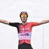 Tour de France. Arensman vainqueur, Pogacar contrôle, Evenepoel abandonne : le bilan de la 14e étape