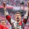 Meisterfeier des FC Bayern: Kompany scherzt zum Müller-Abschied: „Ich bin ja nicht doof“
