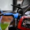 Vergoeding voor thuisladen bedrijfswagen stijgt opnieuw in derde kwartaal