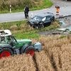 Kind fällt aus Fahrzeug: Vierjährige Kinder bei Traktorüberschlag schwer verletzt