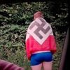 ‘Dit was een grote fout’: Belgische politicus door het stof om foto in onderbroek met nazivlag