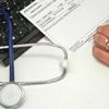 Tumori, l'indagine: oncologi costretti a fare i burocrati per il 40% del tempo