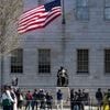 Aux Etats-Unis, un juge bloque temporairement la décision de Donald Trump d'interdire l'accueil des étudiants étrangers à Harvard