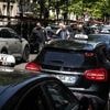 Colère des taxis : les chauffeurs prolongent leur mobilisation et n'excluent pas de nouvelles actions d'ici mardi