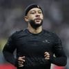 Memphis Depay weer onder vuur door foto waarop hij poseert met witte tijger