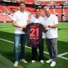 Leverkusen van Ten Hag maakt transfer Real-icoon Vázquez bekend met knipoog