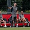 Feyenoord lijdt oefennederlaag tegen Nice door ongelukkige eigen goal Zerrouki