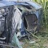 Jonge vrouw (19) ontsnapt via dak uit verhakkelde wagen na crash in maïsveld in Houthulst