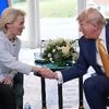 US-Präsident feiert sich: Trump-Zollhammer gegen EU und Dutzende Länder tritt in Kraft