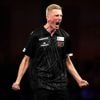 Nijman overleeft zes matchdarts en bereikt halve finales European Darts Open