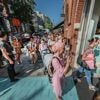 Ware stormloop bij opening eerste West-Vlaamse Douglas in Roeselare: “Zodra ik mijn loon heb, koop ik de winkel leeg”