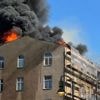 Brände: Feuer in Mehrfamilienhaus in Berlin-Schöneberg
