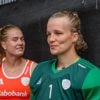 Keepster Anne Veenendaal over haar verrassende bijbaan: ‘Kreeg 3 liter bier in mijn nek bij FC Utrecht. Oké...’