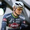 Mathieu van der Poel rijdt Dauphiné ondanks breukje in pols: ‘Geen echte pijn’
