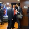 KIJK. Trillende benen van Poetin na topoverleg met Trump doen geruchten over gezondheid weer oplaaien